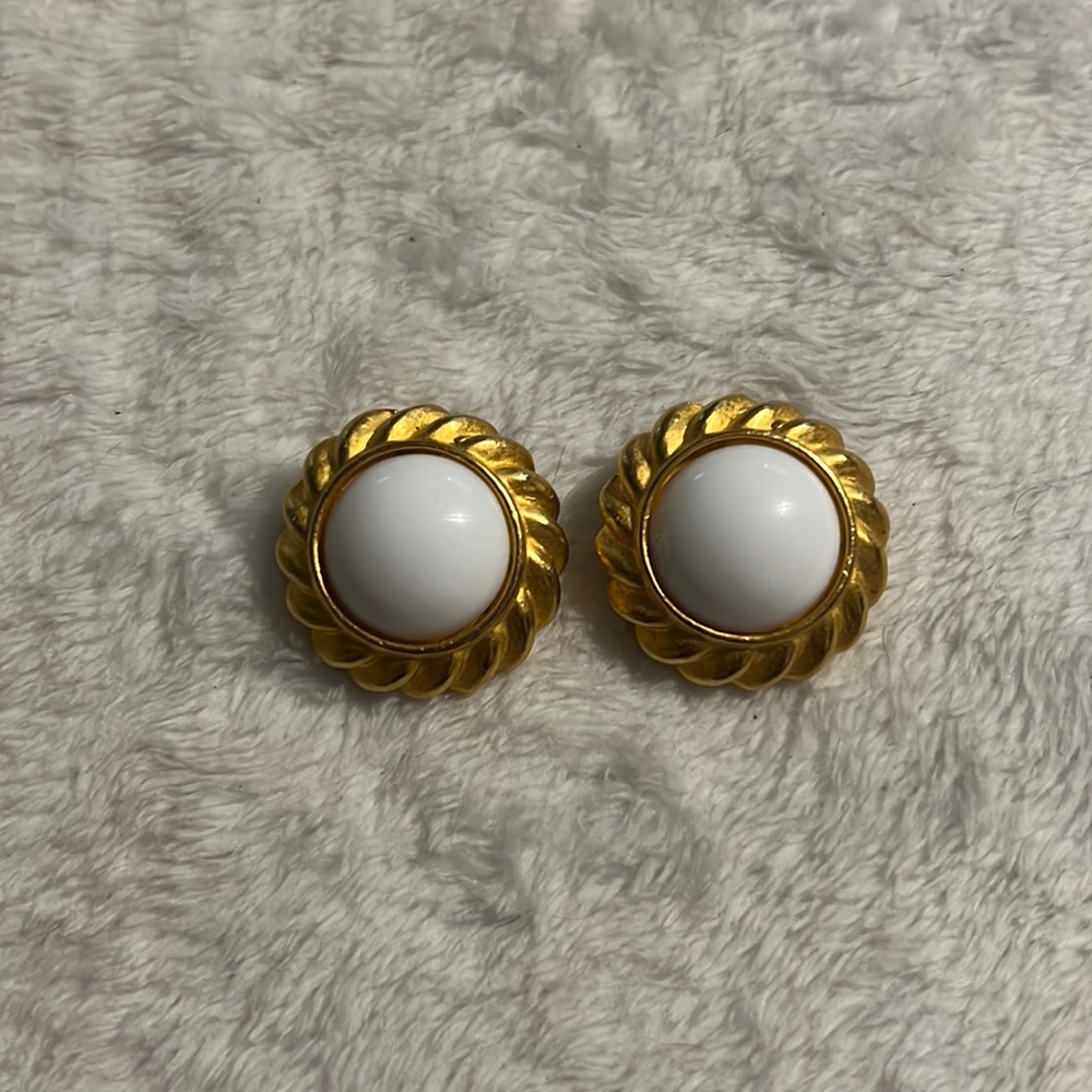 Beautiful Vintage Donald Stannard Clip On Earrings